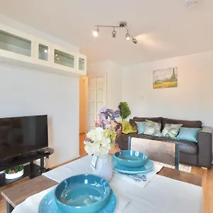 Apartment Silver Street, London