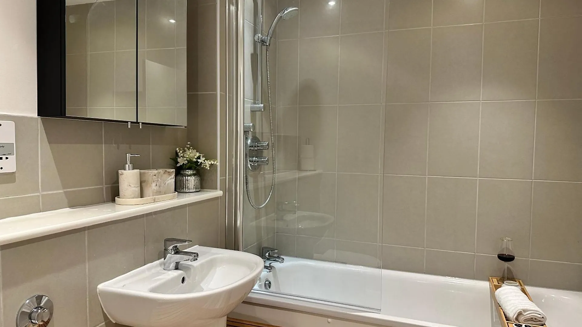 Charming & Cozy Richmond Retreat Apartment Twickenham