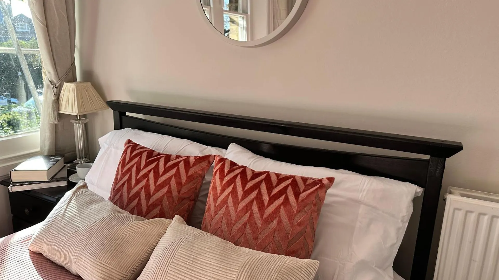 Charming & Cozy Richmond Retreat Apartment Twickenham