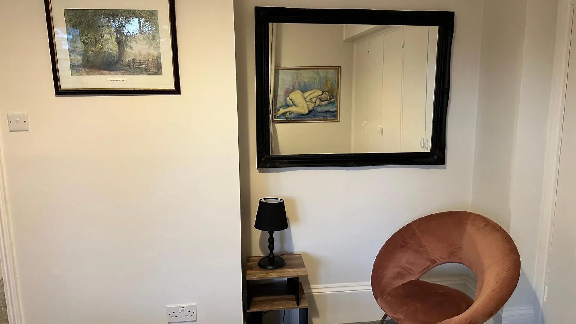 Charming & Cozy Richmond Retreat Apartment Twickenham 0*,  United Kingdom