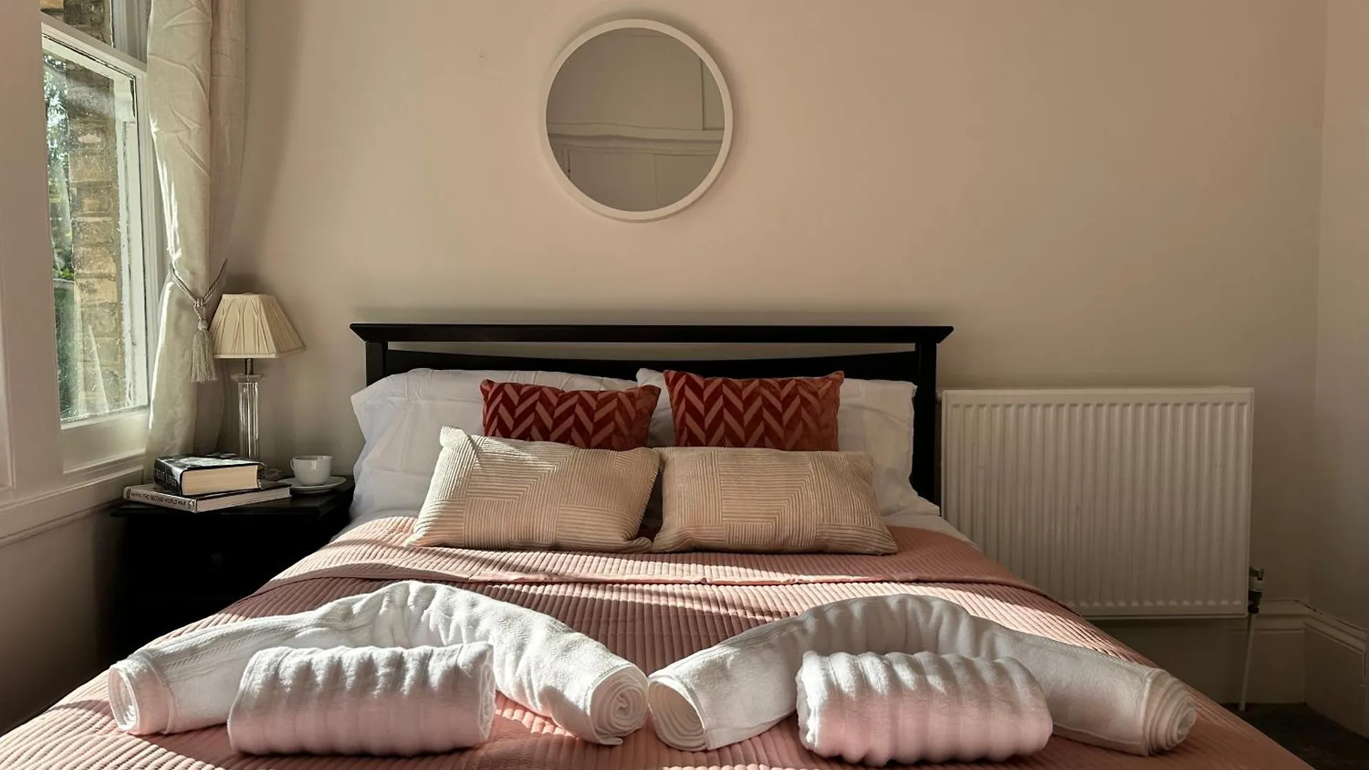 Charming & Cozy Richmond Retreat Apartment Twickenham